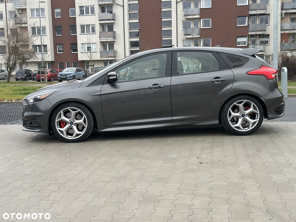 Ford Focus 2.0 EcoBoost ST - 13