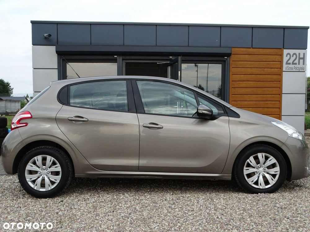 Peugeot 208 - 4