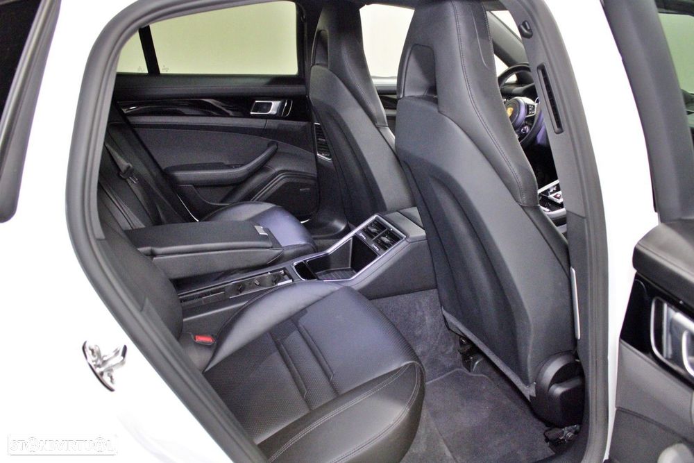 Porsche Panamera 4 E-Hybrid - 18