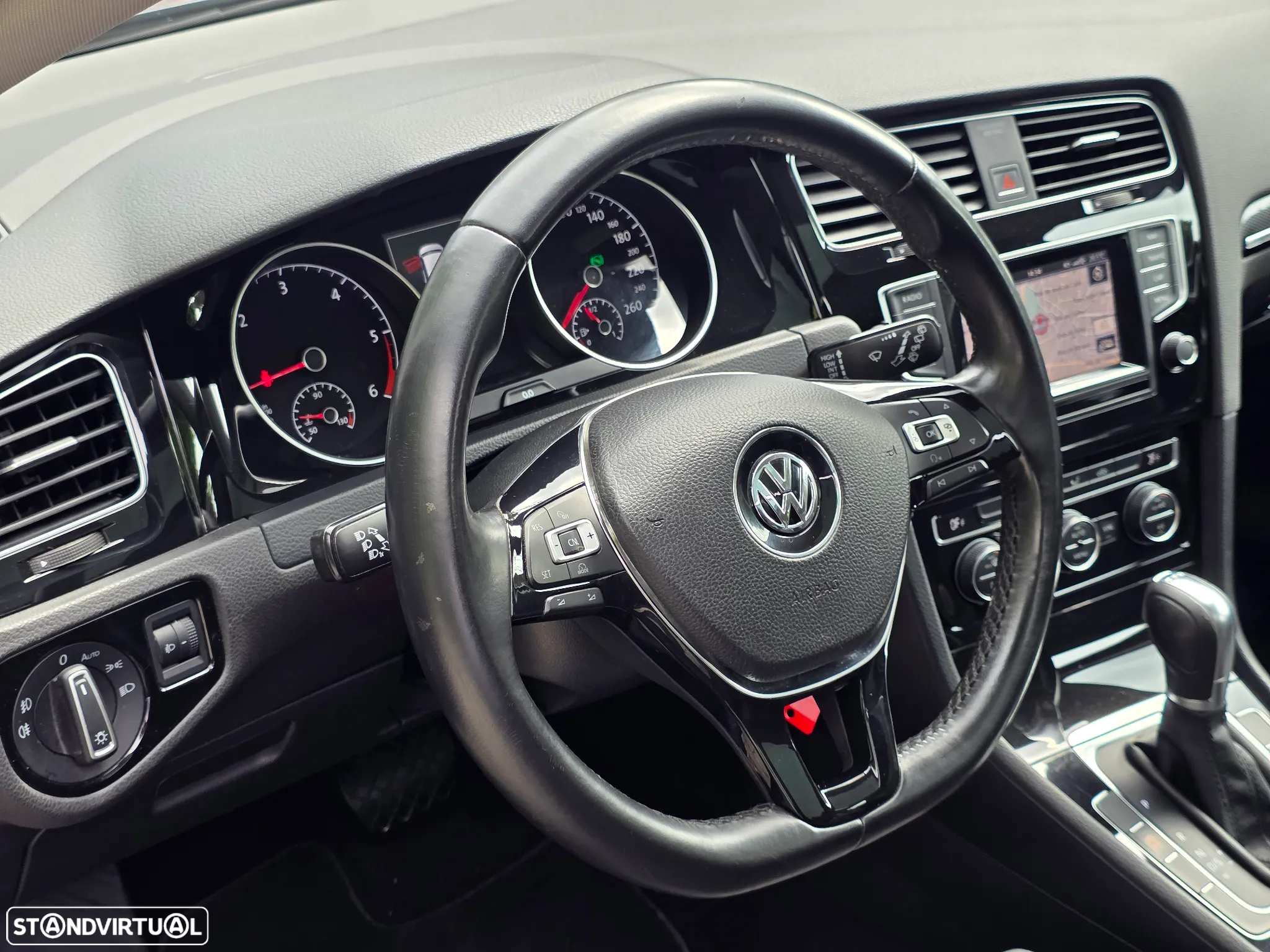 VW Golf Variant 1.6 TDi Highline DSG - 16