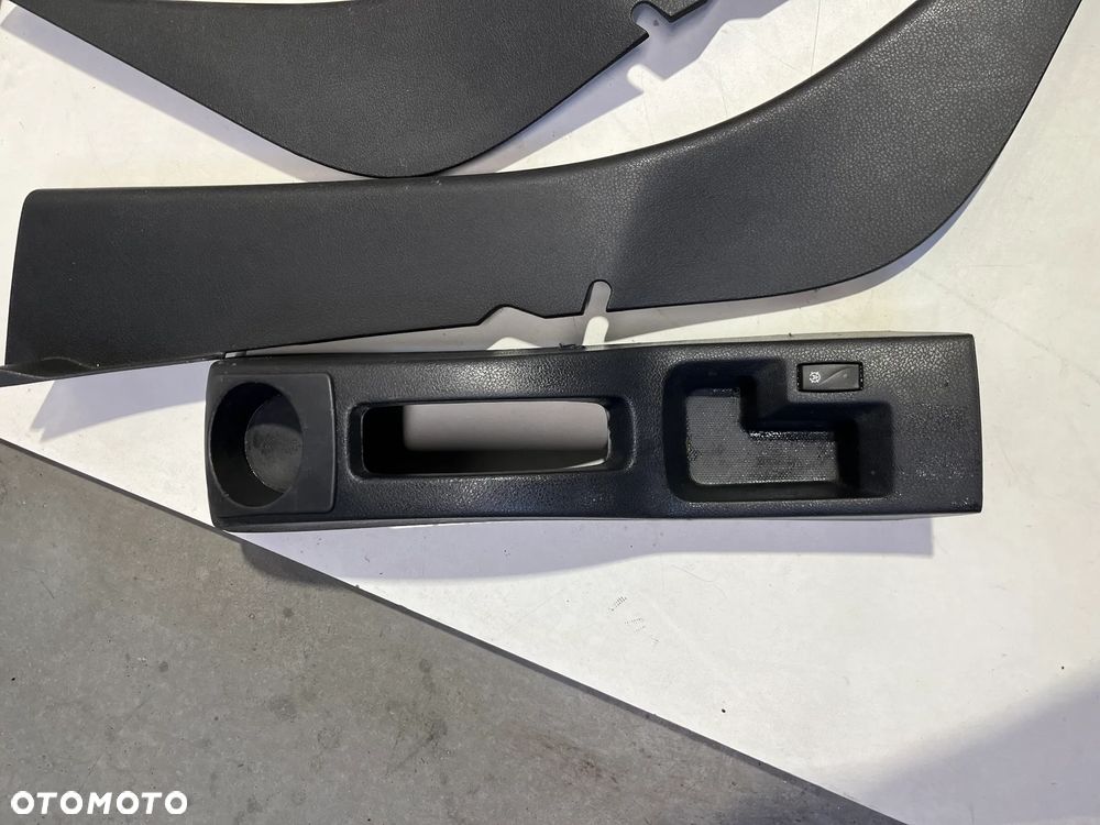 WYPOSAŻENIE WNĘTRZ PODSUFITKA DACIA LOGAN II 2015rok - 4