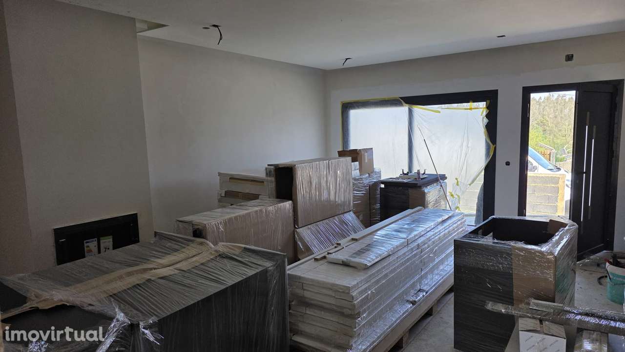 Moradia T3, térrea, geminada com garagem e jardim. Fração "A" - Grande imagem: 5/15