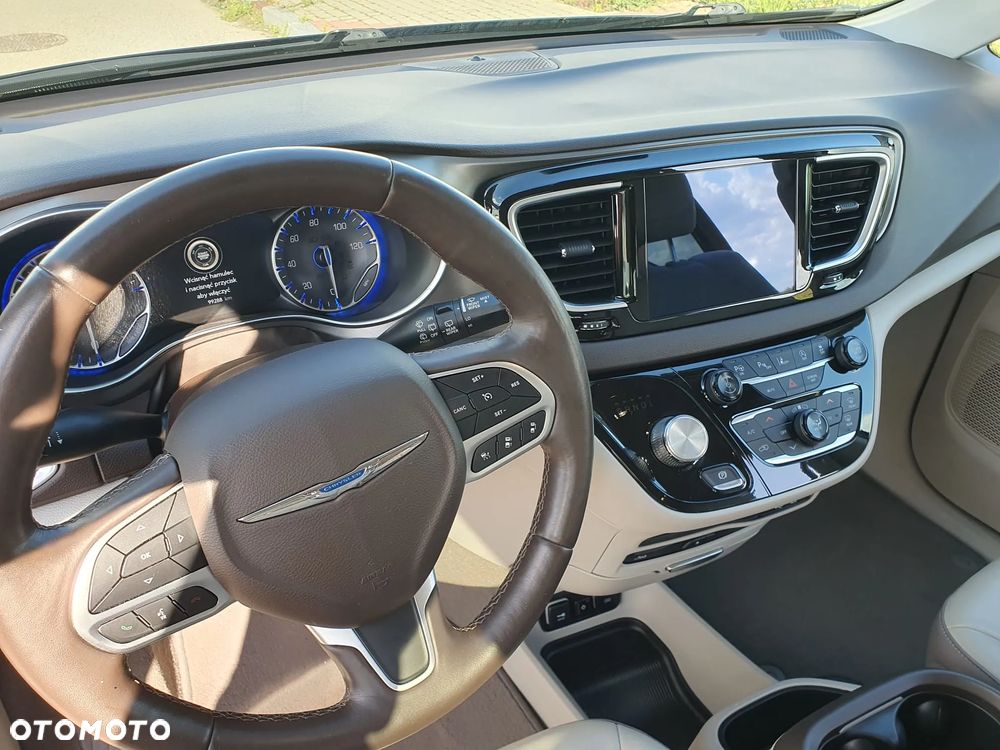 Chrysler Pacifica - 4