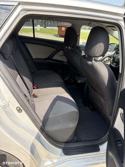 Toyota Avensis 2.0 D-4D Selection - 9