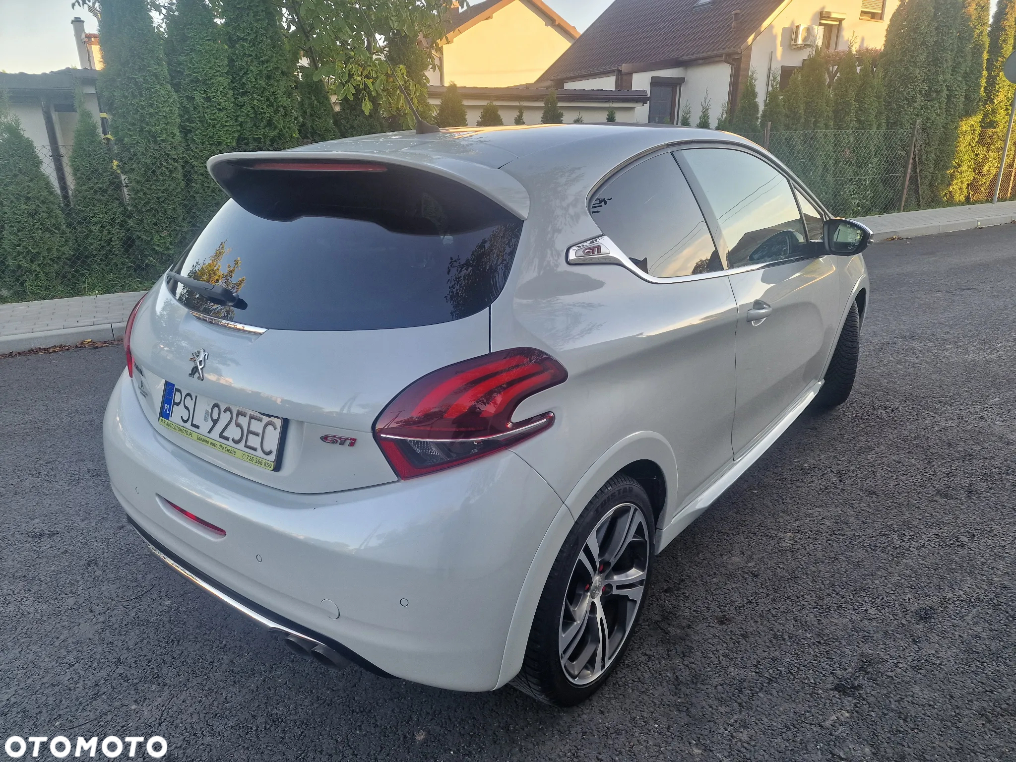 Peugeot 208 THP STOP & START GTi by Sport - 13