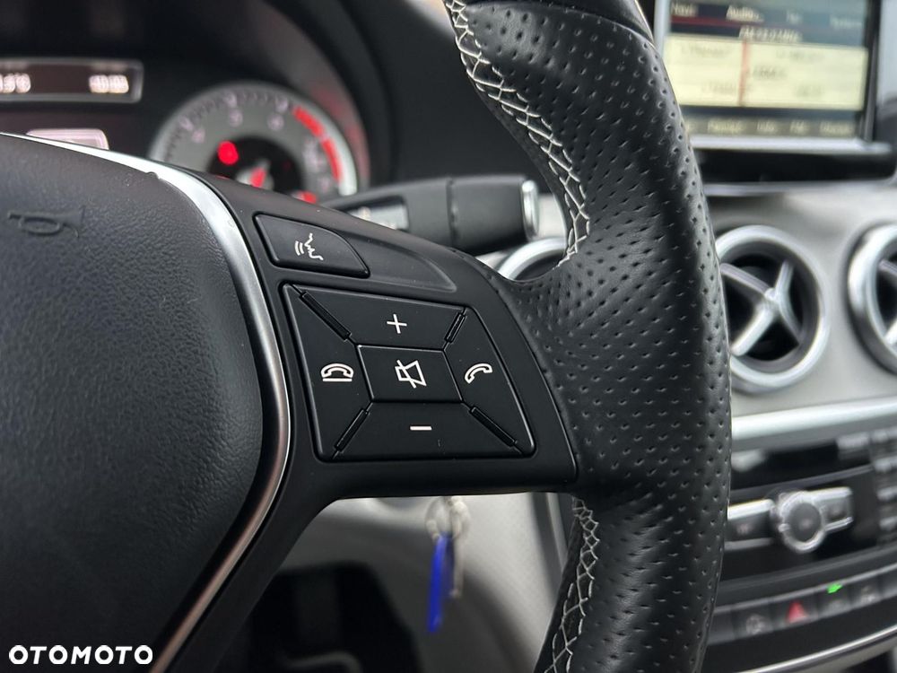 Mercedes-Benz Klasa A 180 7G-DCT - 24