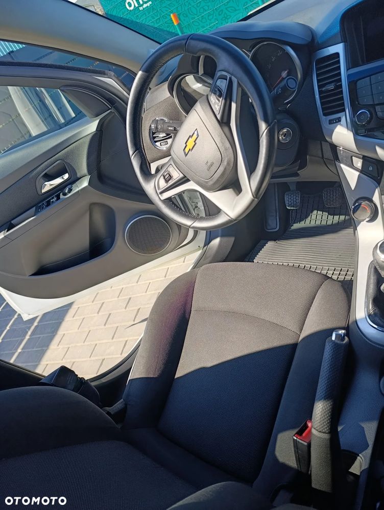 Chevrolet Cruze 1.7 LT - 13