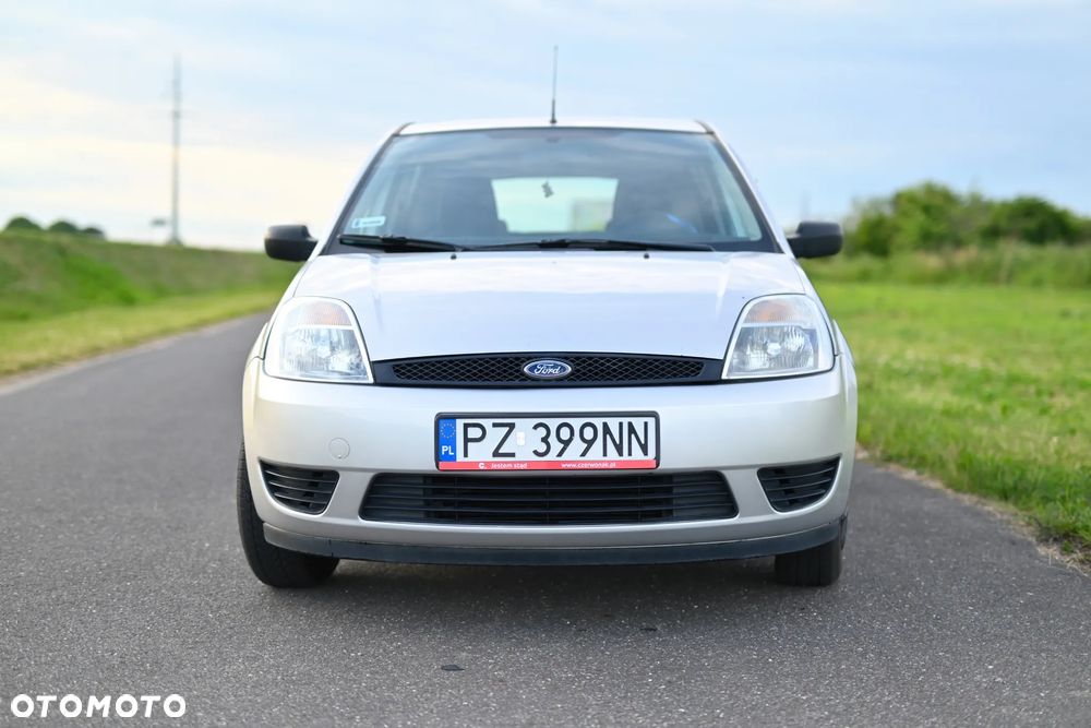 Ford Fiesta 1.3 Ambiente - 2