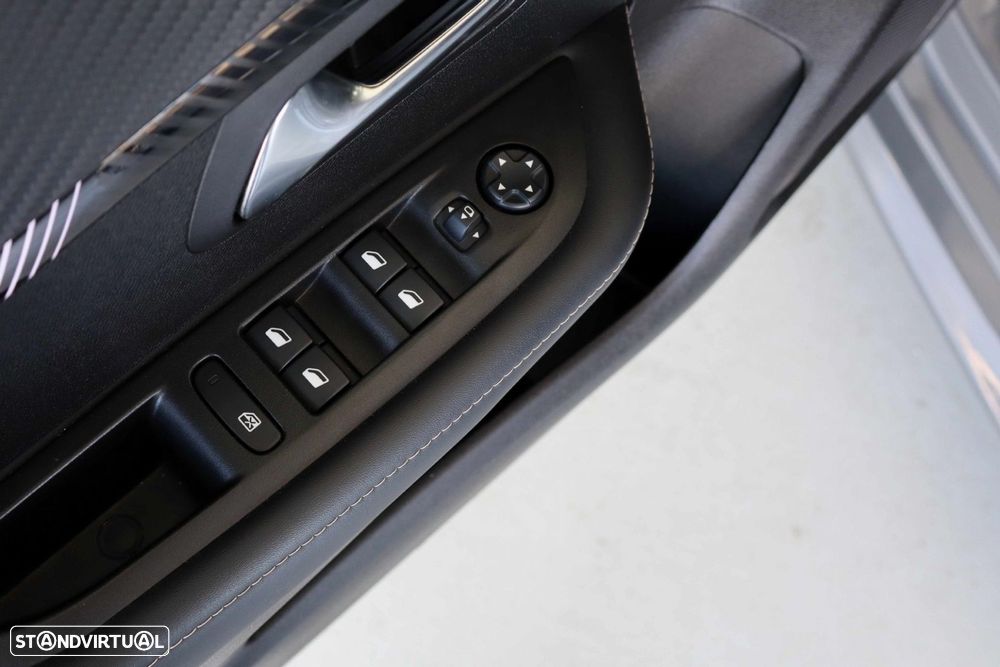 Peugeot 208 1.2 Hybrid Allure e-DCS6 - 20