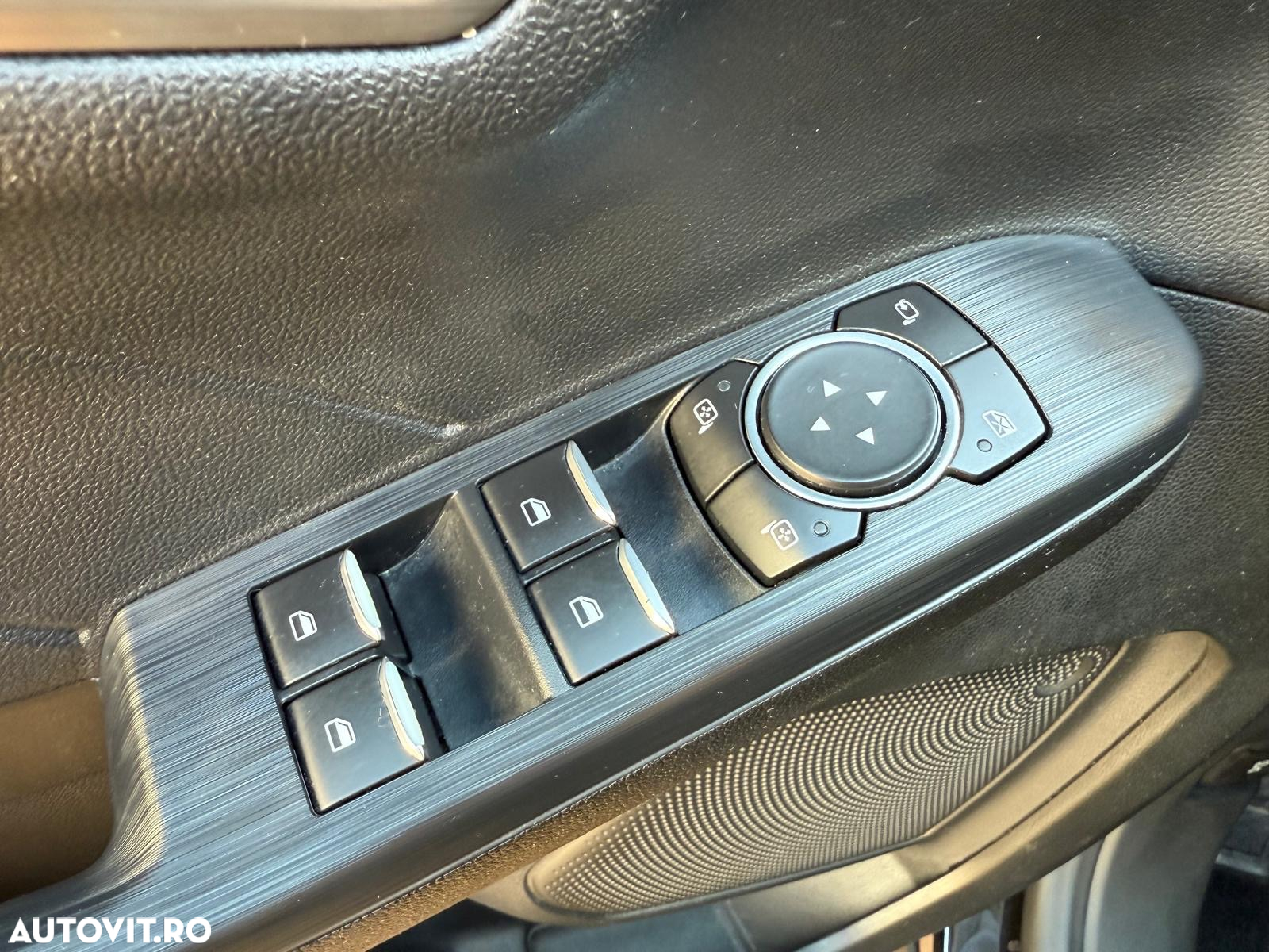 Ford Kuga 2.5 Duratec FWD FHEV Titanium - 30