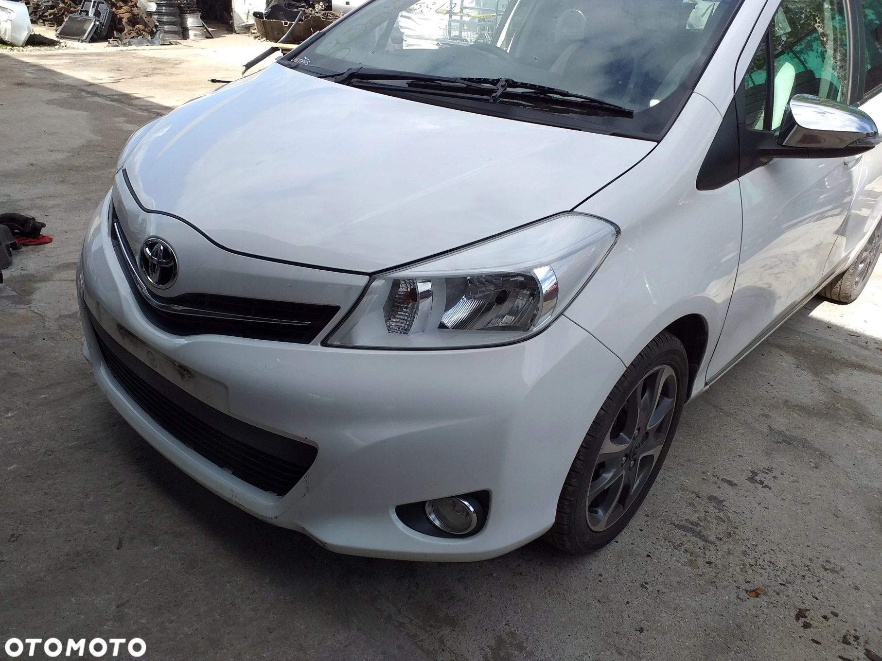 Toyota Yaris III 2012 rok kompletny przód zderzak maska pas przedni błotnik - 1
