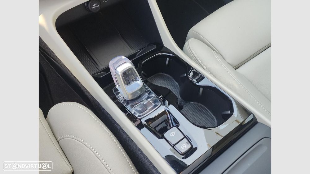 Volvo XC 40 2.0 B3 Plus Dark - 21