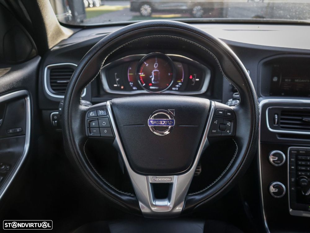 Volvo V60 2.0 D2 R-Design - 23