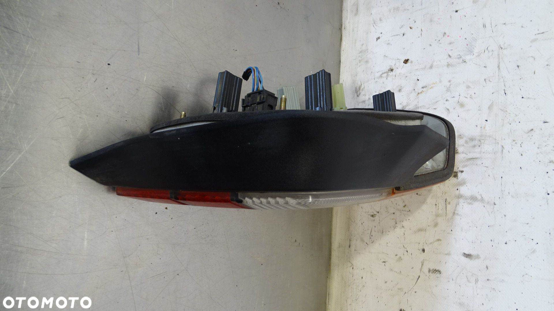 LAMPA PRAWA TYLNA BMW E36 1.8 - 6