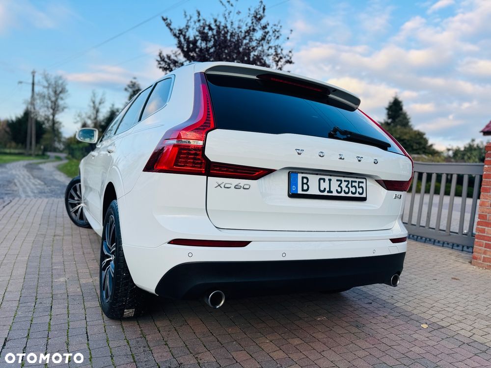 Volvo XC 60 B4 D AWD Geartronic Momentum Pro - 2