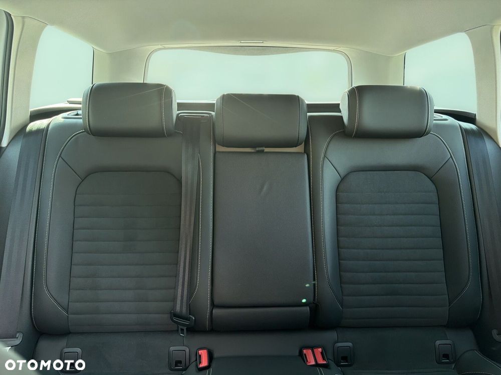 Volkswagen Passat - 36