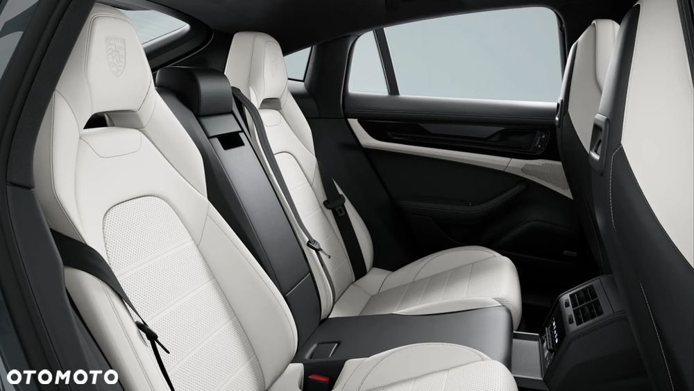 Porsche Panamera 4 E-Hybrid - 6