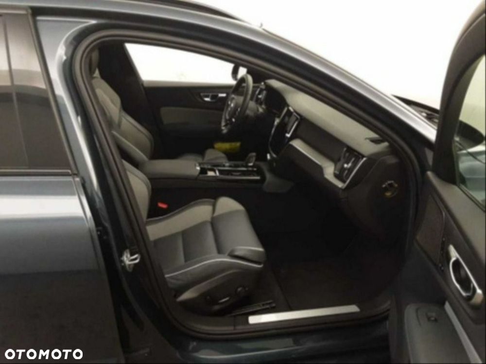 Volvo V60 T8 AWD Plug-In Hybrid R-Design - 6