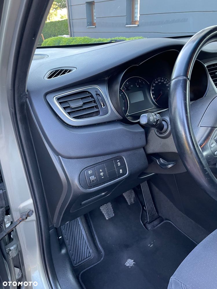 Kia Carens - 18