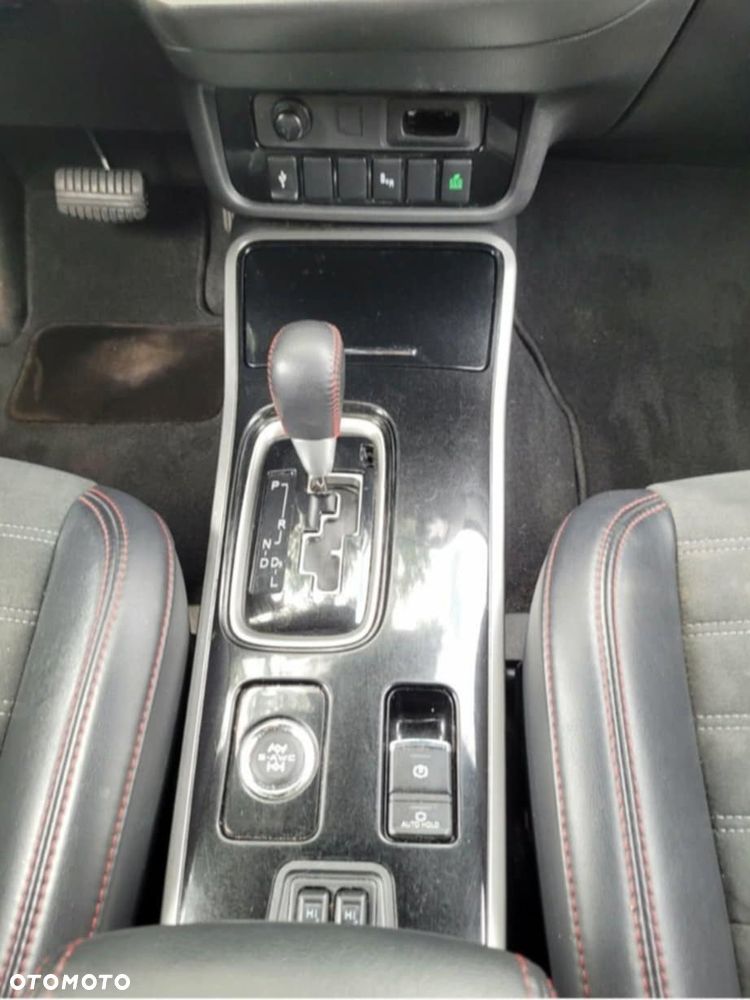 Mitsubishi Outlander - 6