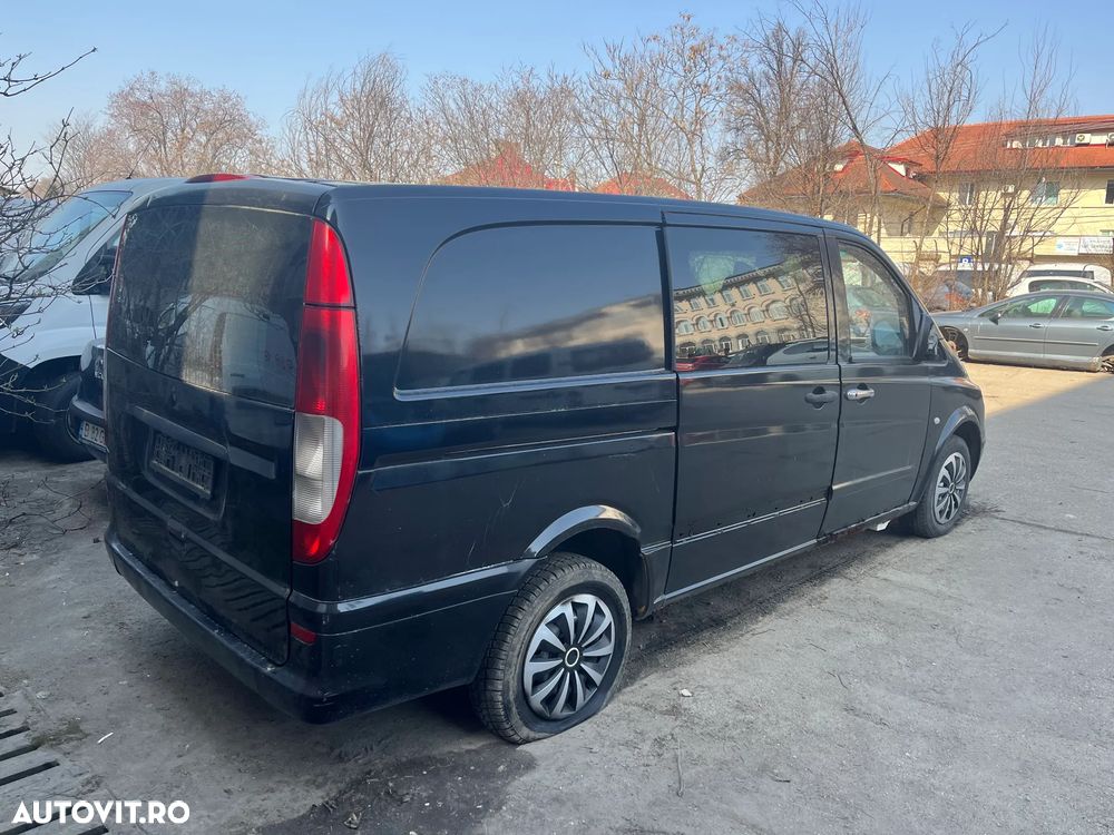 Dezmembrez Mercedes Benz Vito 2,2 CDI 2006 negru - 2