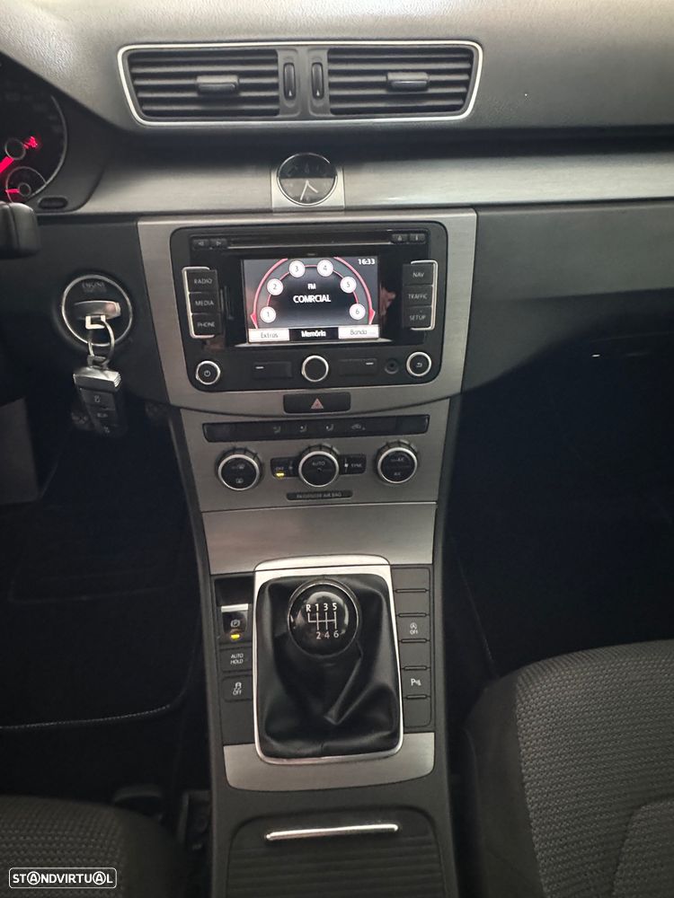 VW Passat 1.6 TDI Trendline - 25