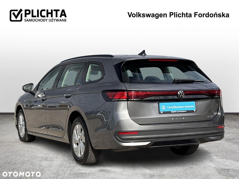 Volkswagen Passat - 4