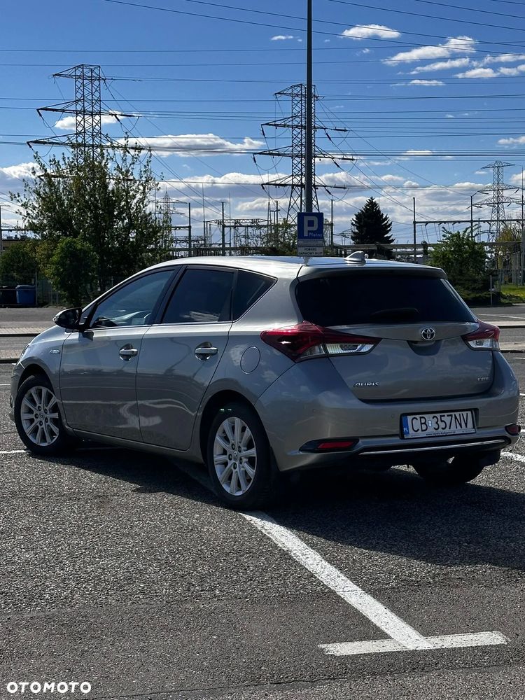 Toyota Auris Hybrid 135 Prestige - 2