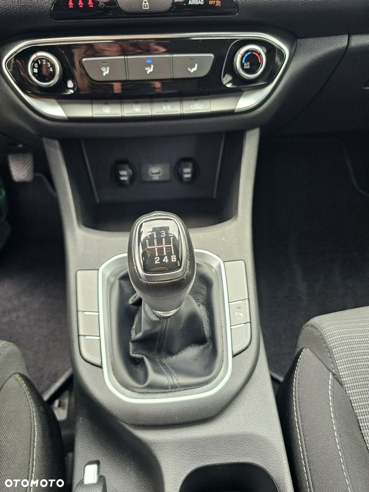 Hyundai i30 1.5 DPI Modern - 27
