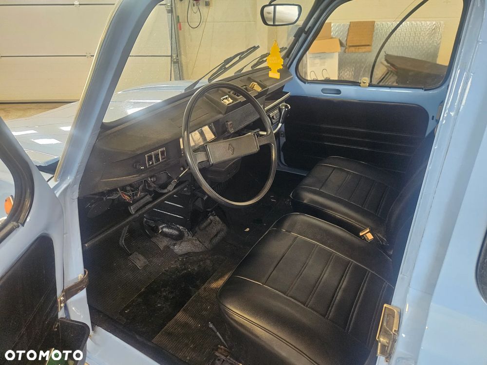Renault 4 - 8