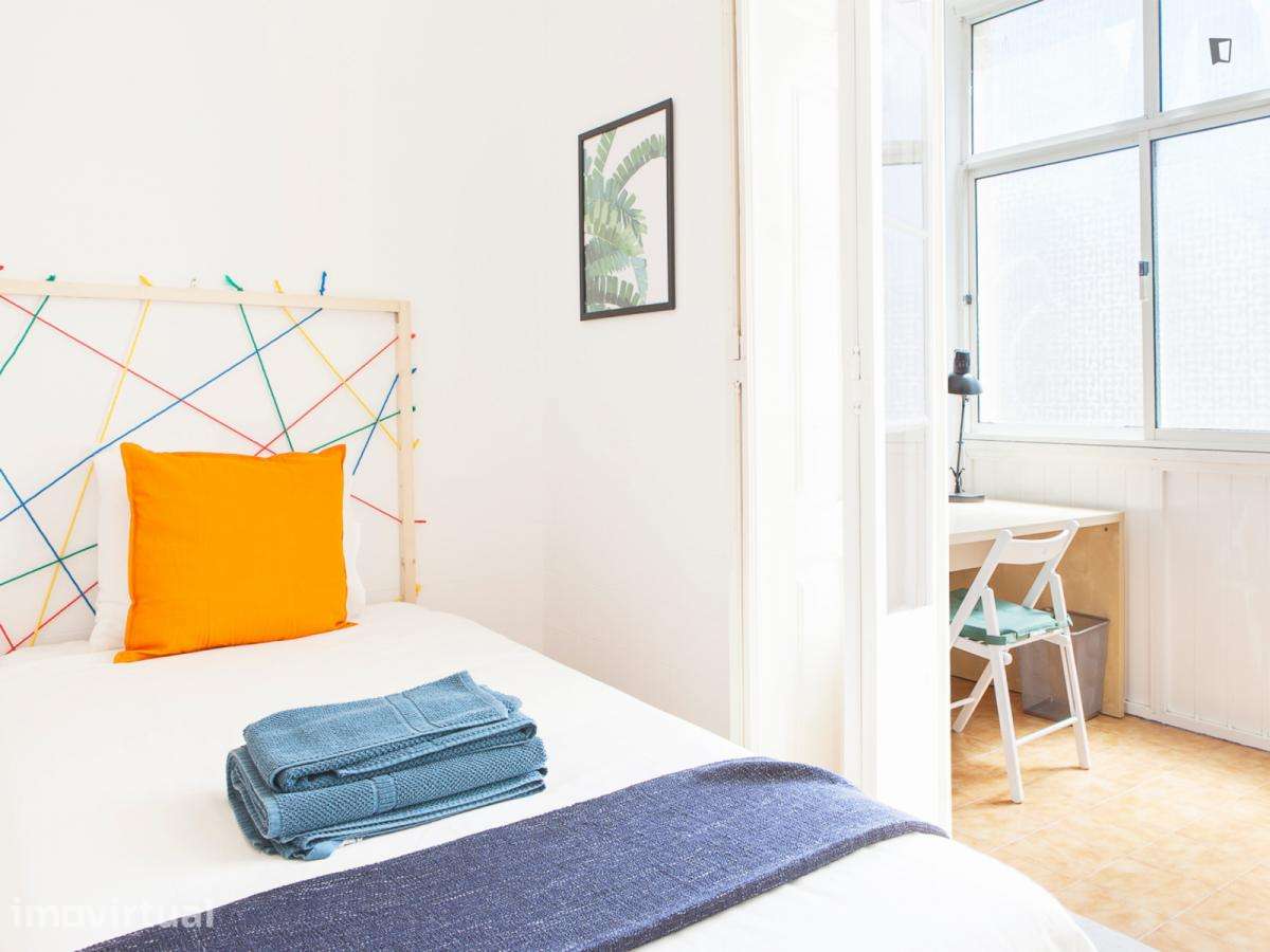 Quarto - localizado em Anjos Lisbon - Grande imagem: 4/17