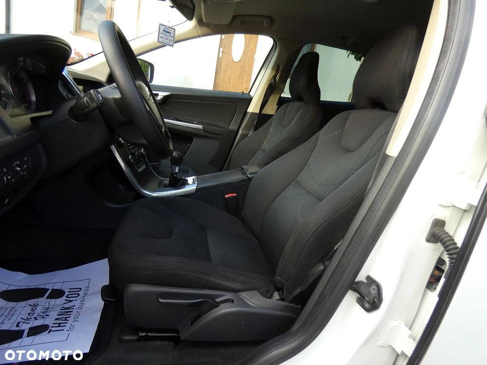 Volvo XC 60 2.4D AWD Momentum - 23