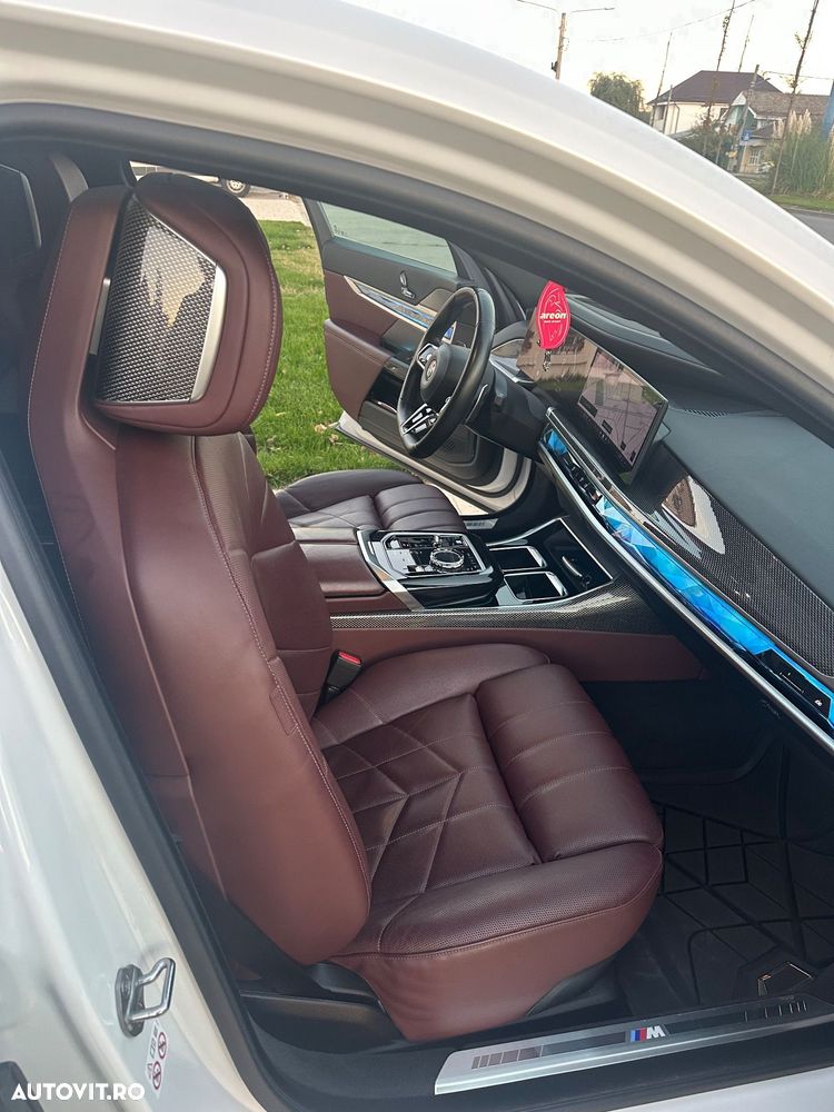 BMW Seria 7 740d xDrive MHEV - 11