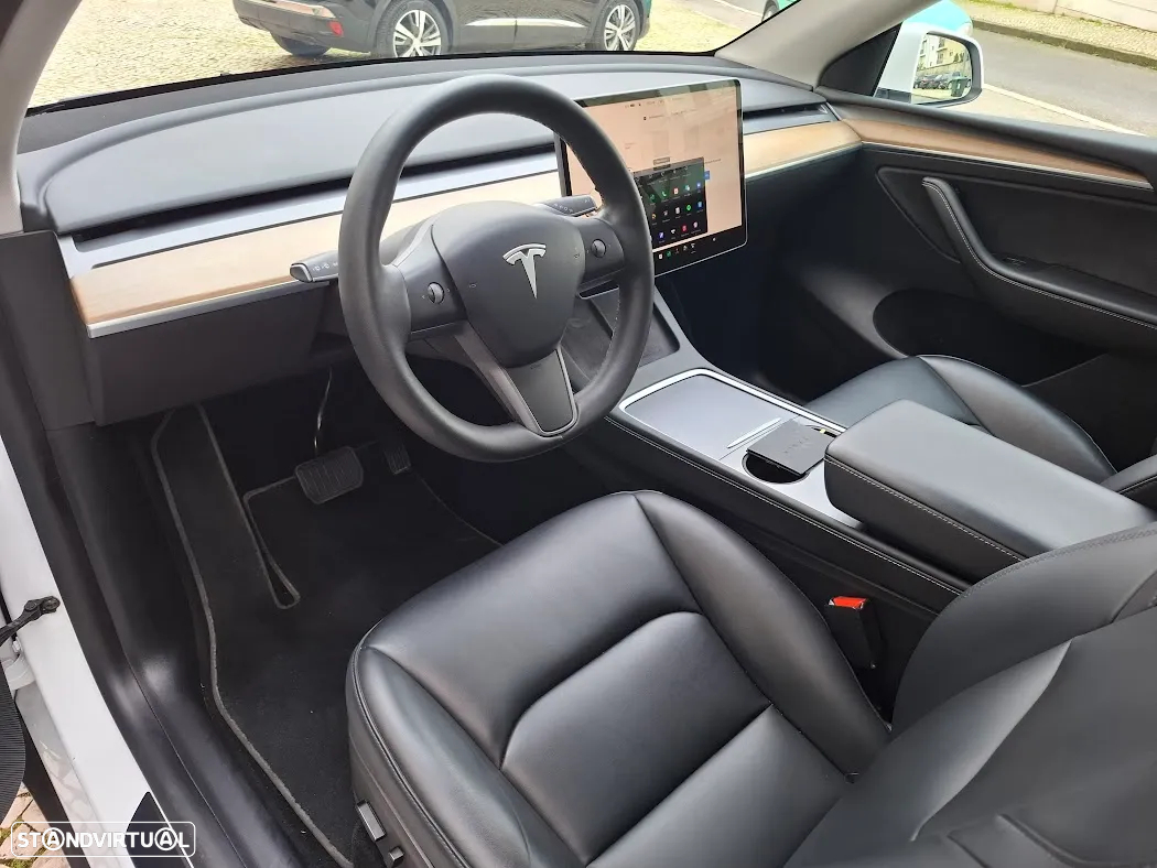 Tesla Model Y Long Range Dual Motor AWD - 31