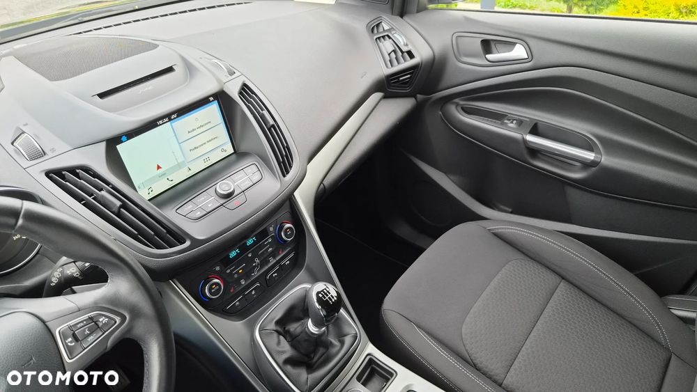 Ford Kuga 1.5 EcoBoost 2x4 Titanium - 11