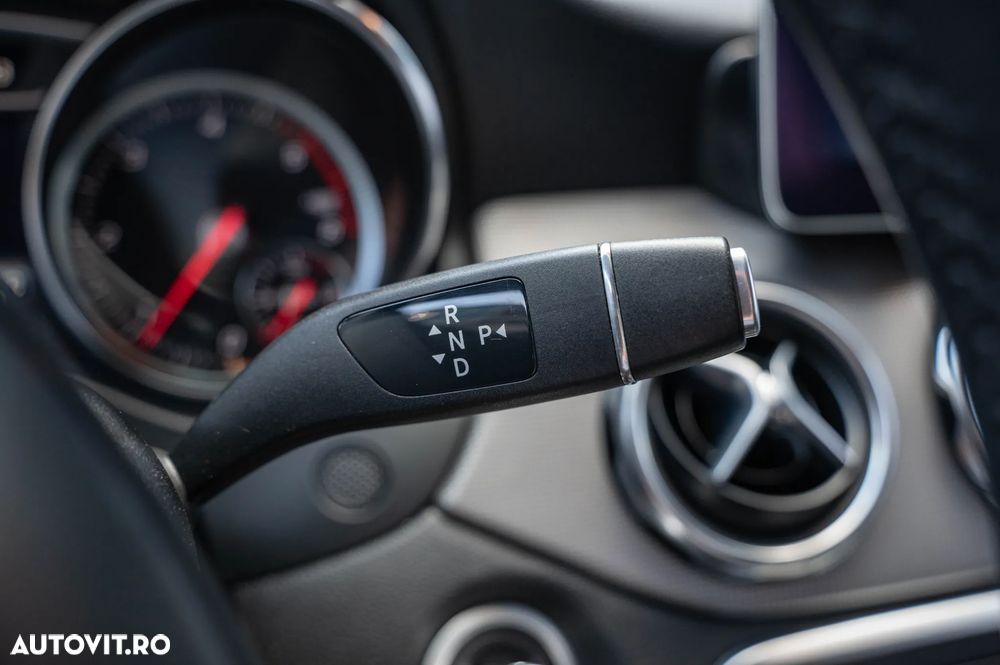 Mercedes-Benz GLA 220 d 4MATIC 7G-DCT - 23