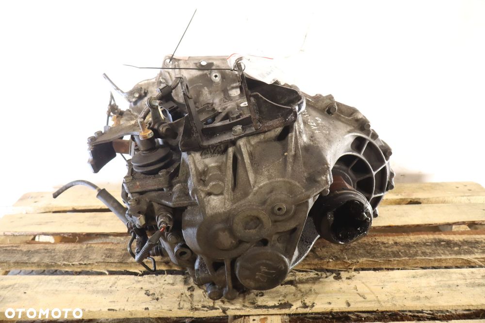 SKRZYNIA BIEGÓW 5 BIEGOWA TOYOTA AVENSIS II T25 2.0D4D 25150-2K - 2