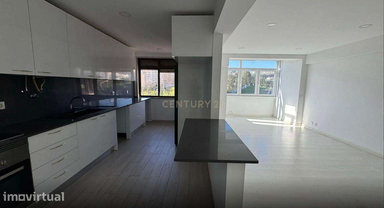 Apartamento T3 Odivelas | Remodelado | Junto ao Metro - Grande imagem: 4/27