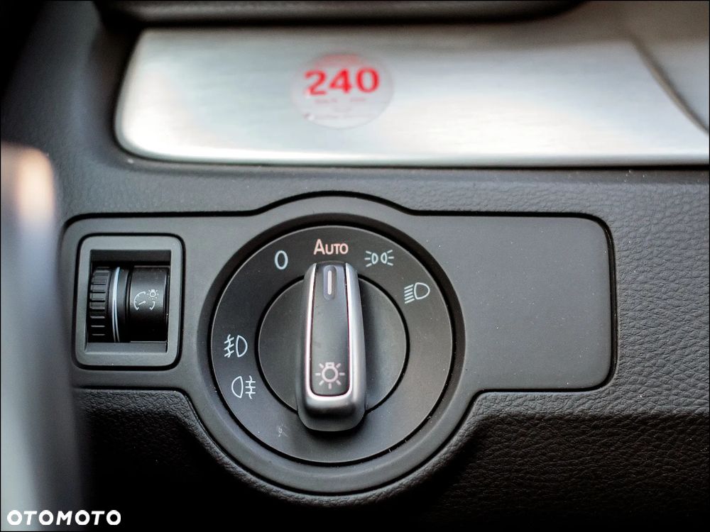 Volkswagen Passat - 31