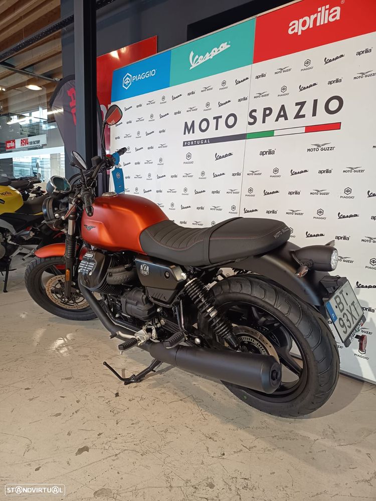 Moto Guzzi V7 STONE - 3