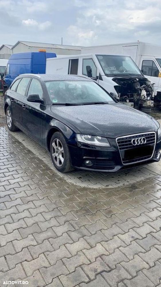 Dezmembrez AUDI A4 B8 2.0 TDI Manual - 2