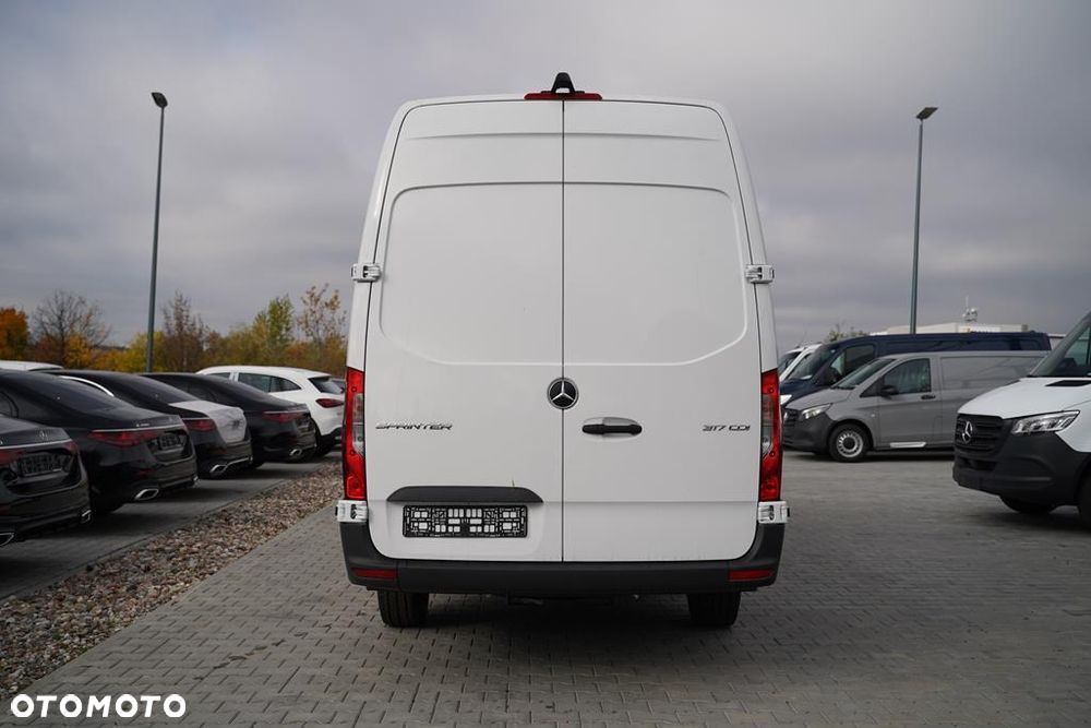 Mercedes-Benz Sprinter - 5