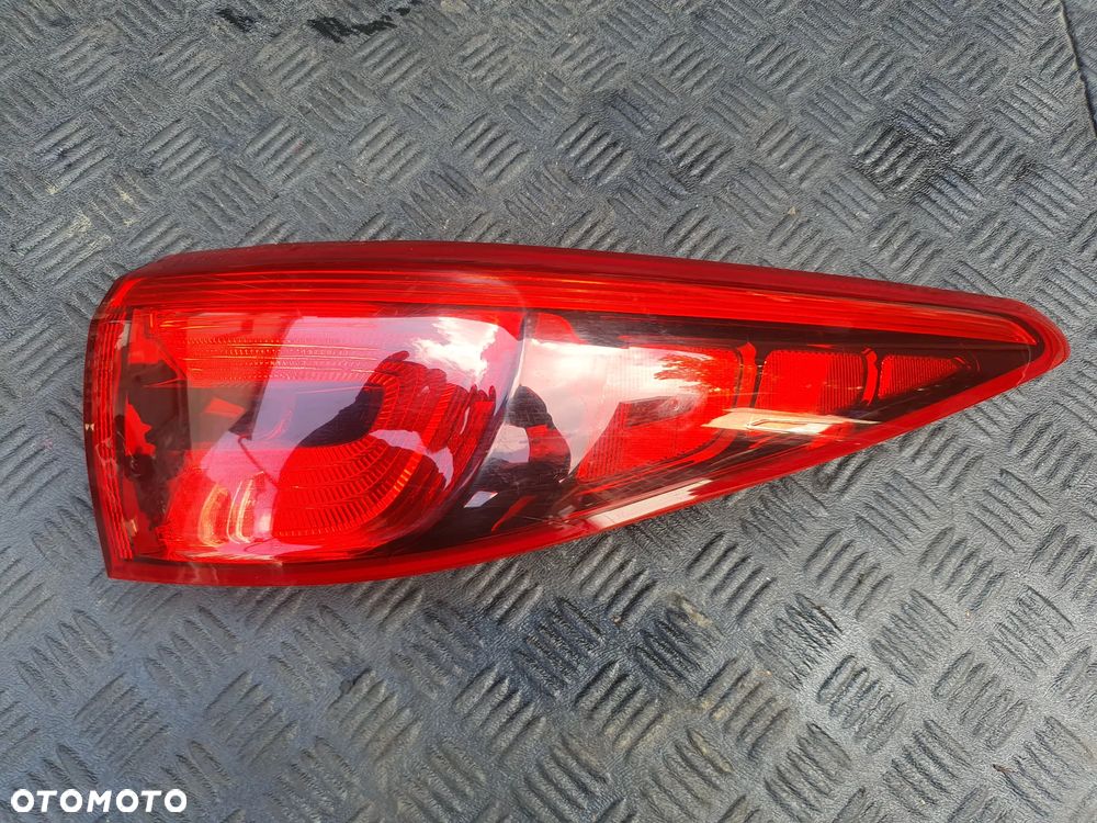 KIA SPORTAGE 4 IV 15- LAMPA TYLNA PRAWA W BŁOTNIK ORYGINALNA - 1