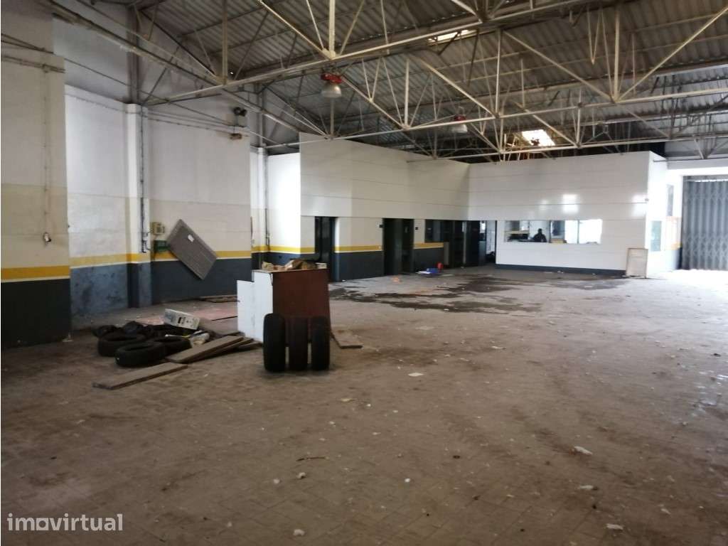 Armazém Paranhos Porto, a 600m da VCI. - Grande imagem: 2/29