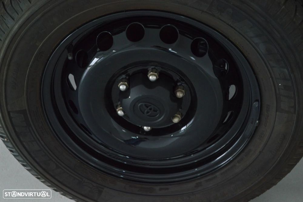 Toyota Hilux 2.4 D-4D 4X4 Cabine Simples 2L - 18