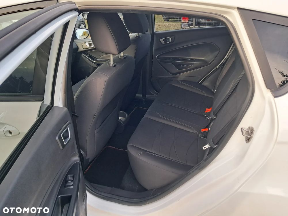 Ford Fiesta 1.6 TDCi DPF Titanium - 19