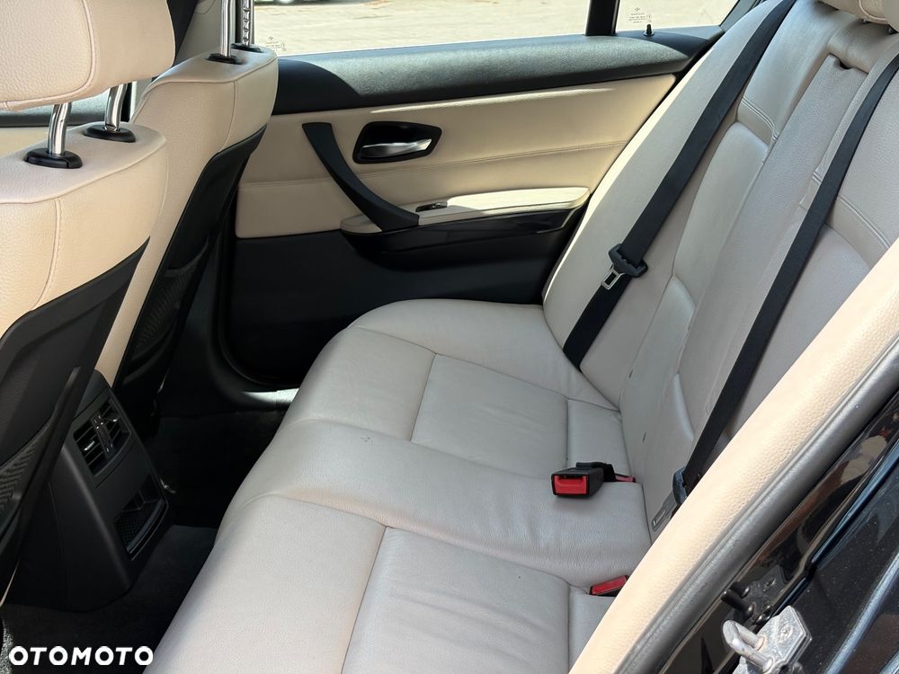 BMW Seria 3 318i Edition Exclusive - 16