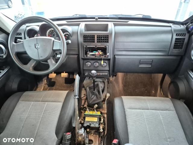 Dodge Nitro 2.8 CRD DPF SE - 4
