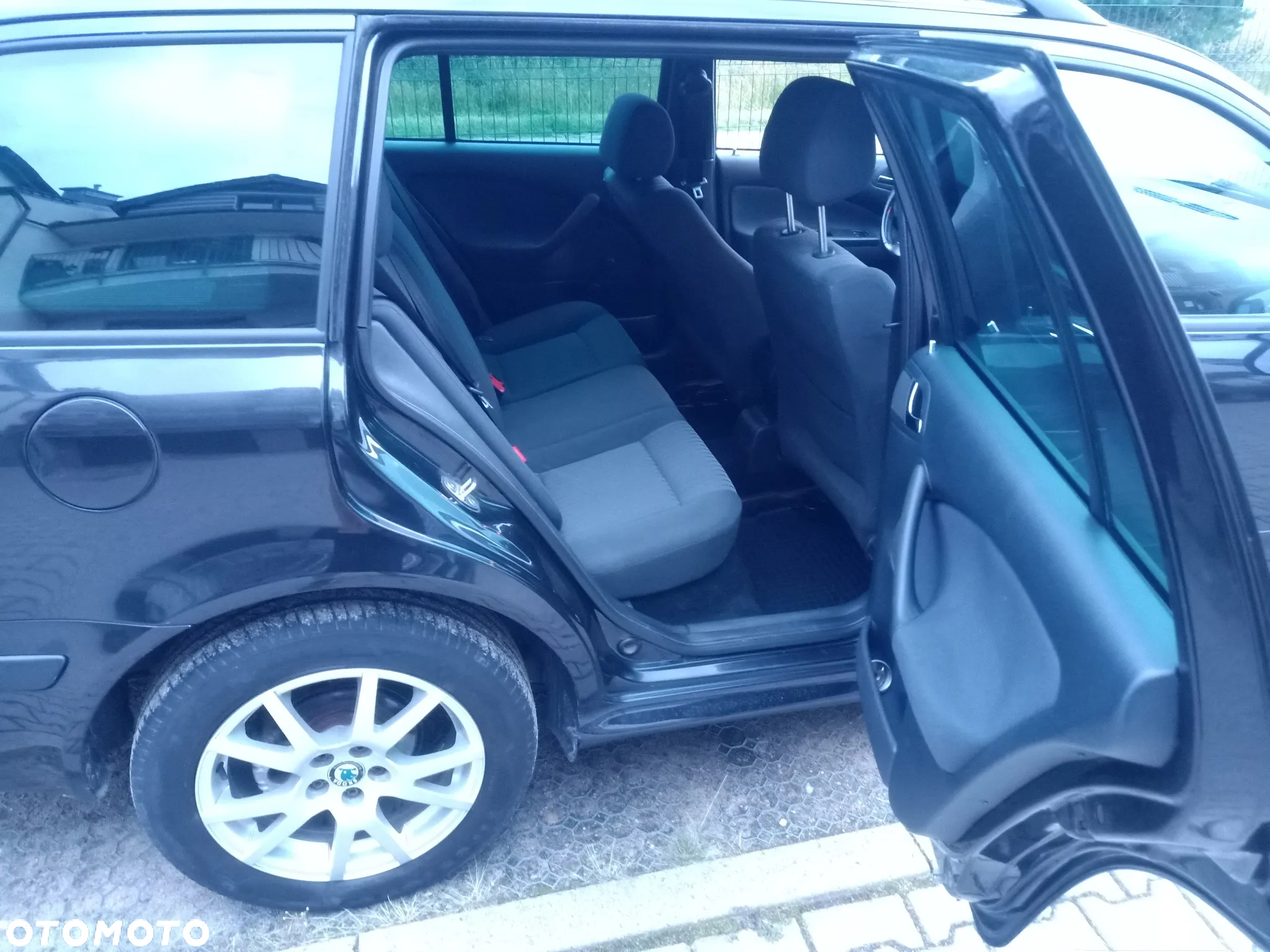 Skoda Octavia Combi 1.6 Ambiente - 27