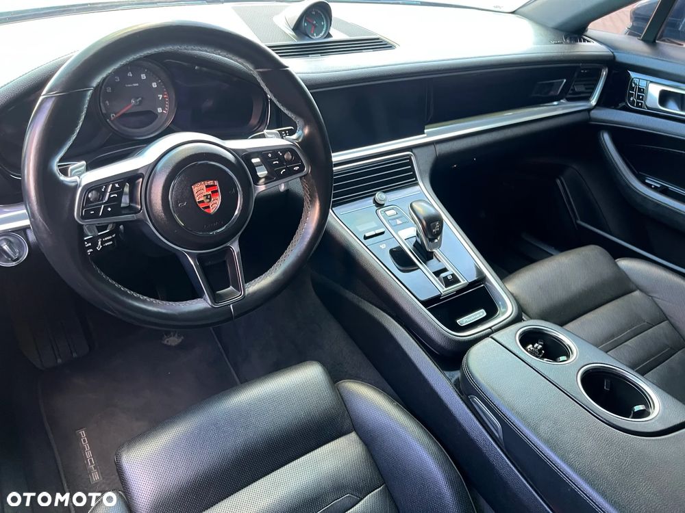 Porsche Panamera 4 - 27